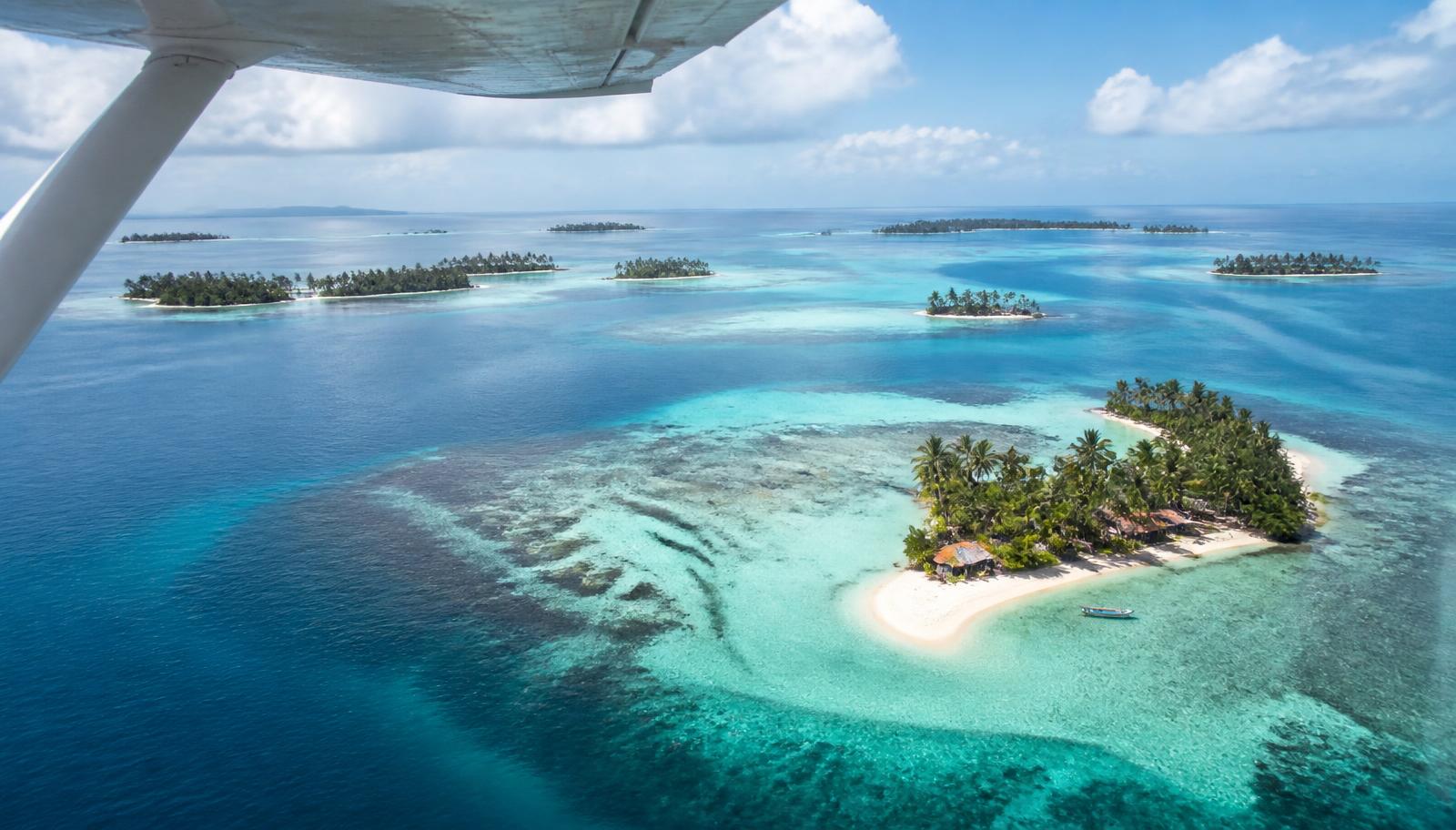 Vista aérea de las islas de San Blas desde un avión privado